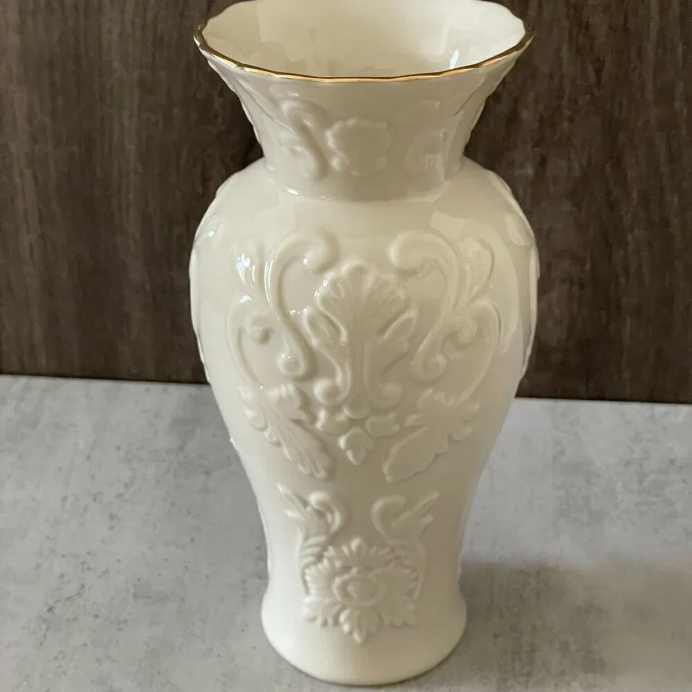 Lenox Vintage Georgian Collection Cream Gold Rim Embossed 7